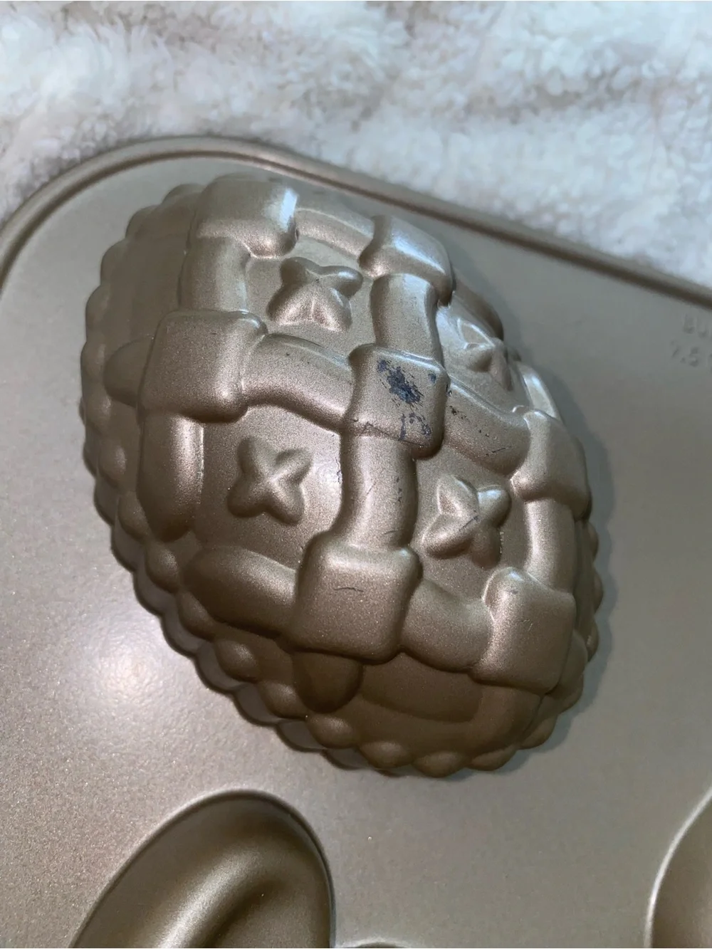 Nordic Ware Bunny Cake Pan Easter Rabbit Egg Mold 9.5 Cup USA